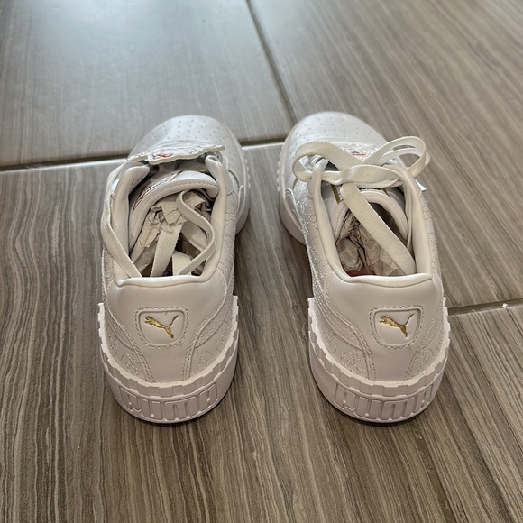 Hello Kitty X Puma - Picture 3 of 3